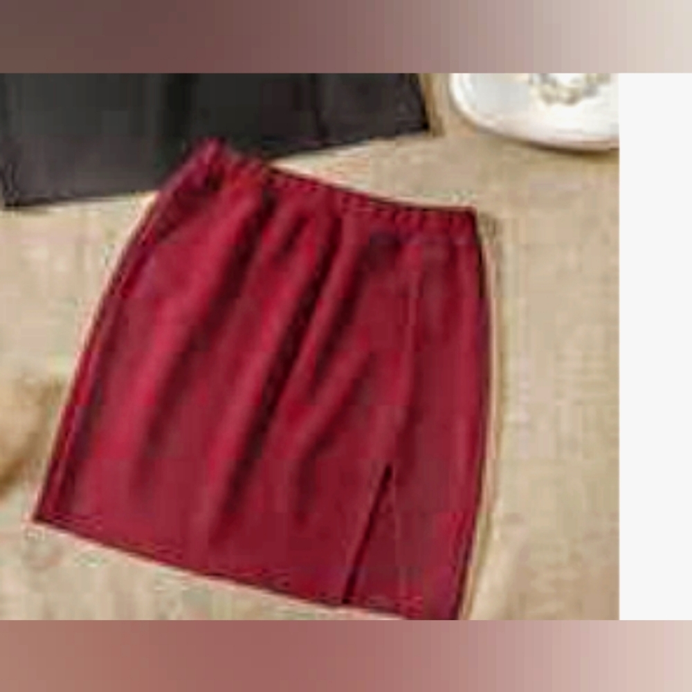 MINI SKIRT SLIT UP THIGH. Form Fitting Stretchy.  Elastic Waistband. Size L